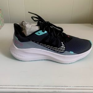 Nike womens Winflo 7 shield shoes size 8.5